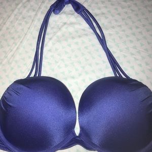 Victoria’s Secret bombshell swim top